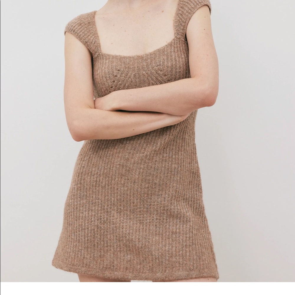 SOURCEUNKNOWN cap sleeve knit dress in russet